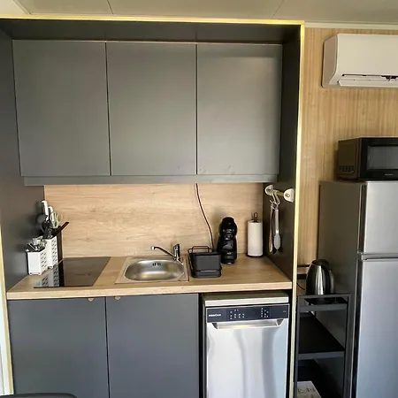 Bunar Mobile Home, 50m From The Sea In Na Moru Kamp *