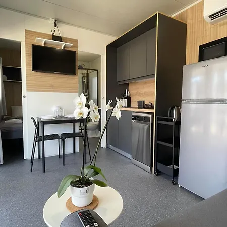 Kamp Bunar Mobile Home, 50m From The Sea In Na Moru Sveti Petar (Zadar)