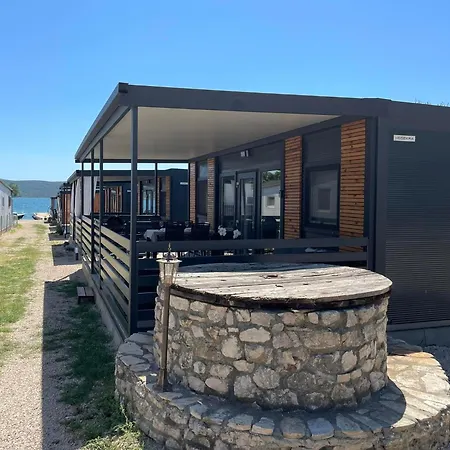 Bunar Mobile Home, 50m From The Sea In Na Moru *