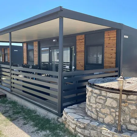 Bunar Mobile Home, 50m From The Sea In Na Moru *
