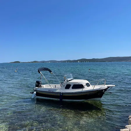 Kamp Bunar Mobile Home, 50m From The Sea In Na Moru