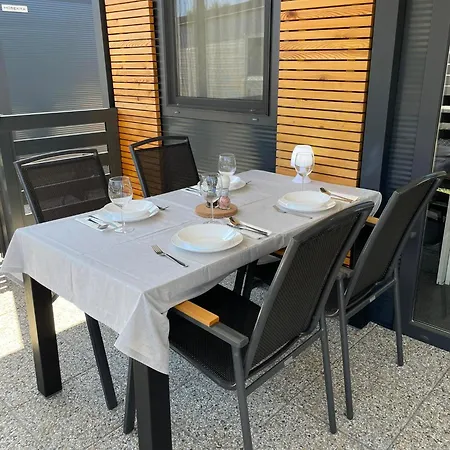Kamp Bunar Mobile Home, 50m From The Sea In Na Moru